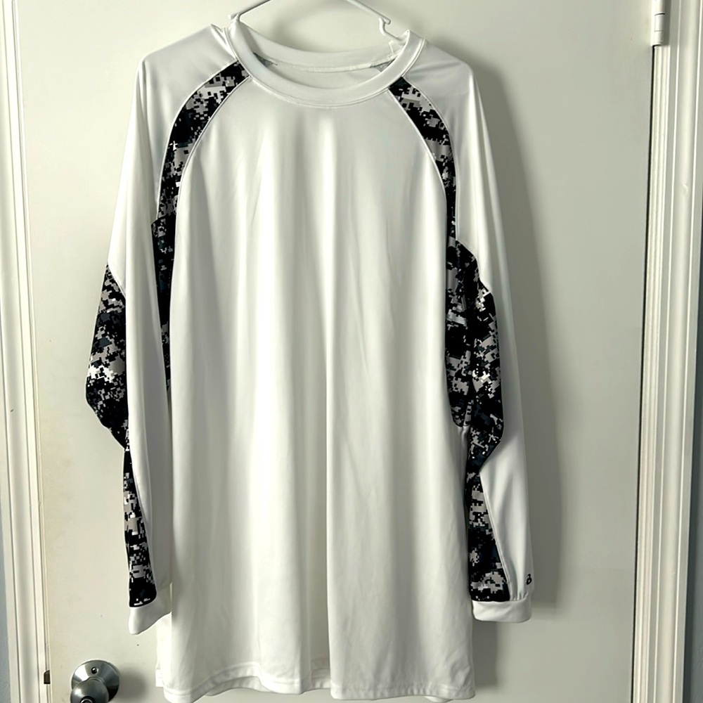 Men’s 2XL Athletic Shirt ⚾️